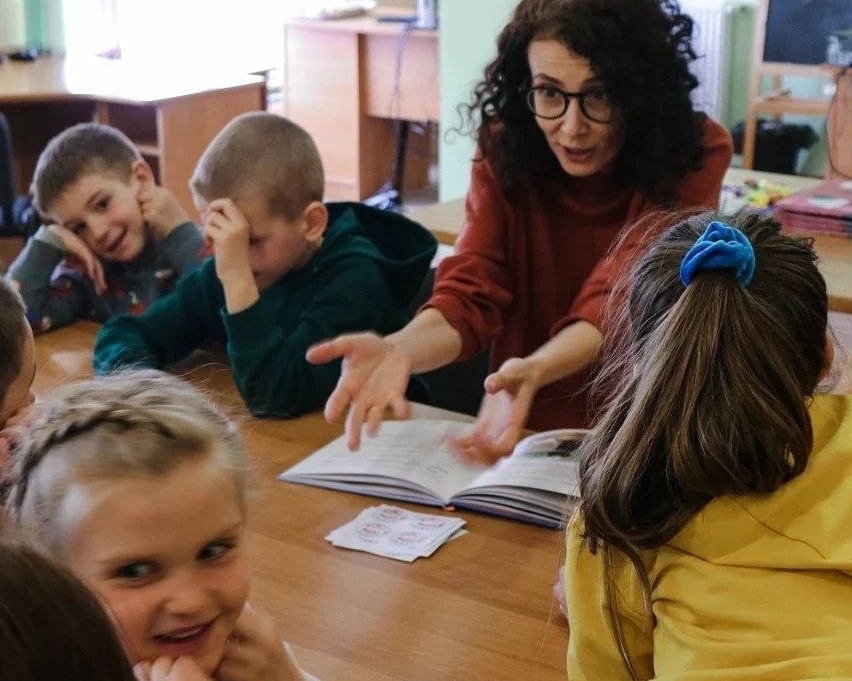 Анастасія Пономарьова на заняттях з дітьми в Дрогобичі