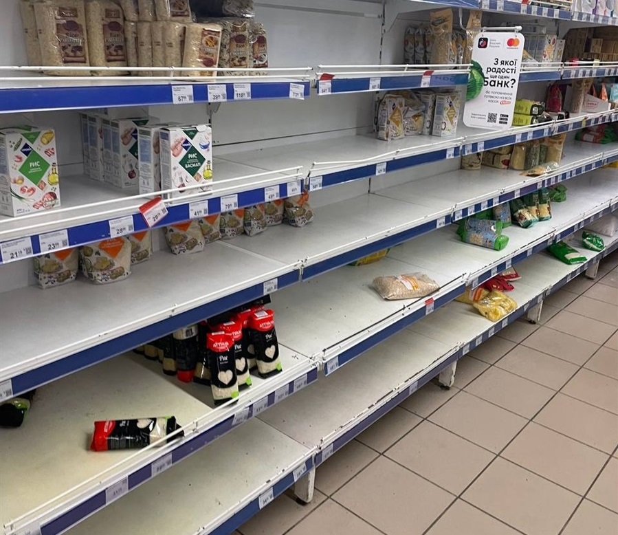 Пусті полиці в "Сільпо"