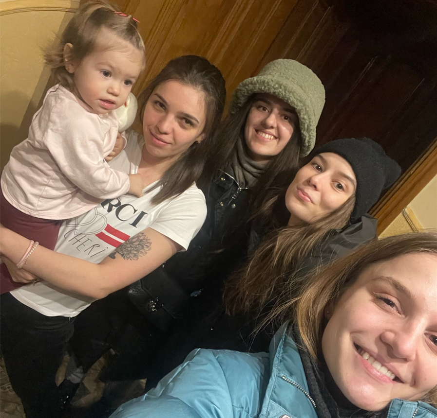 Софія з подругами