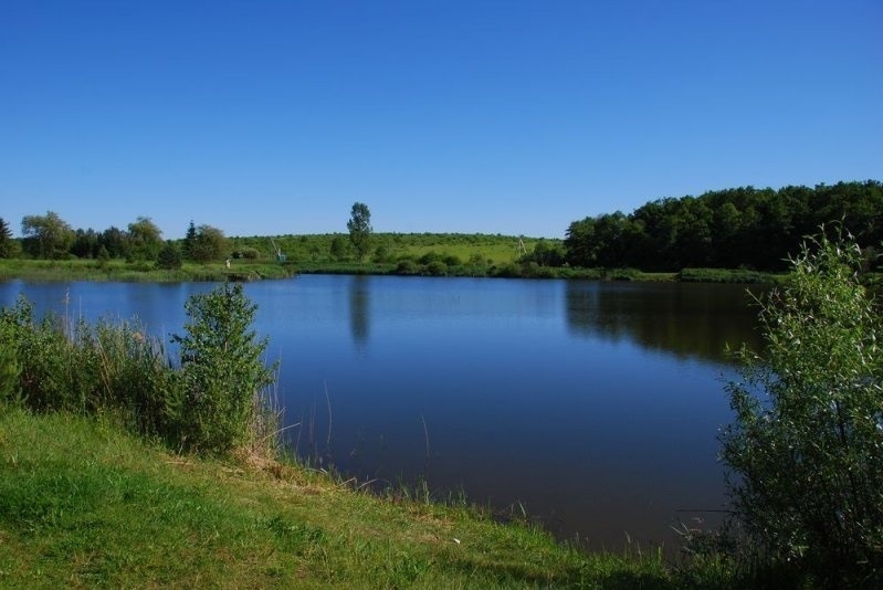 Озеро в "Чарівна долина"
