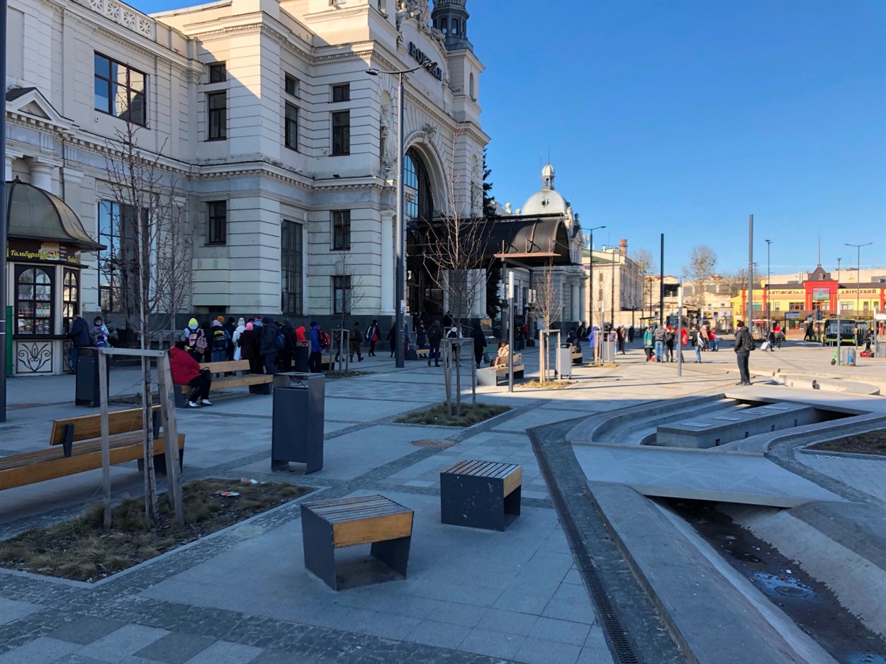 Площа Двірцева, Львів