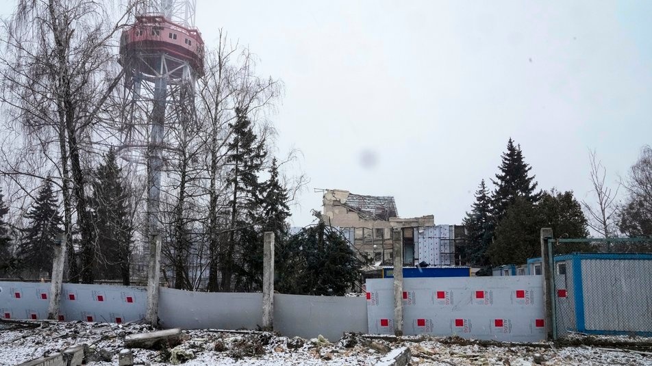 Київська телевежа та її околиці після бомбарування 2 березня 2022