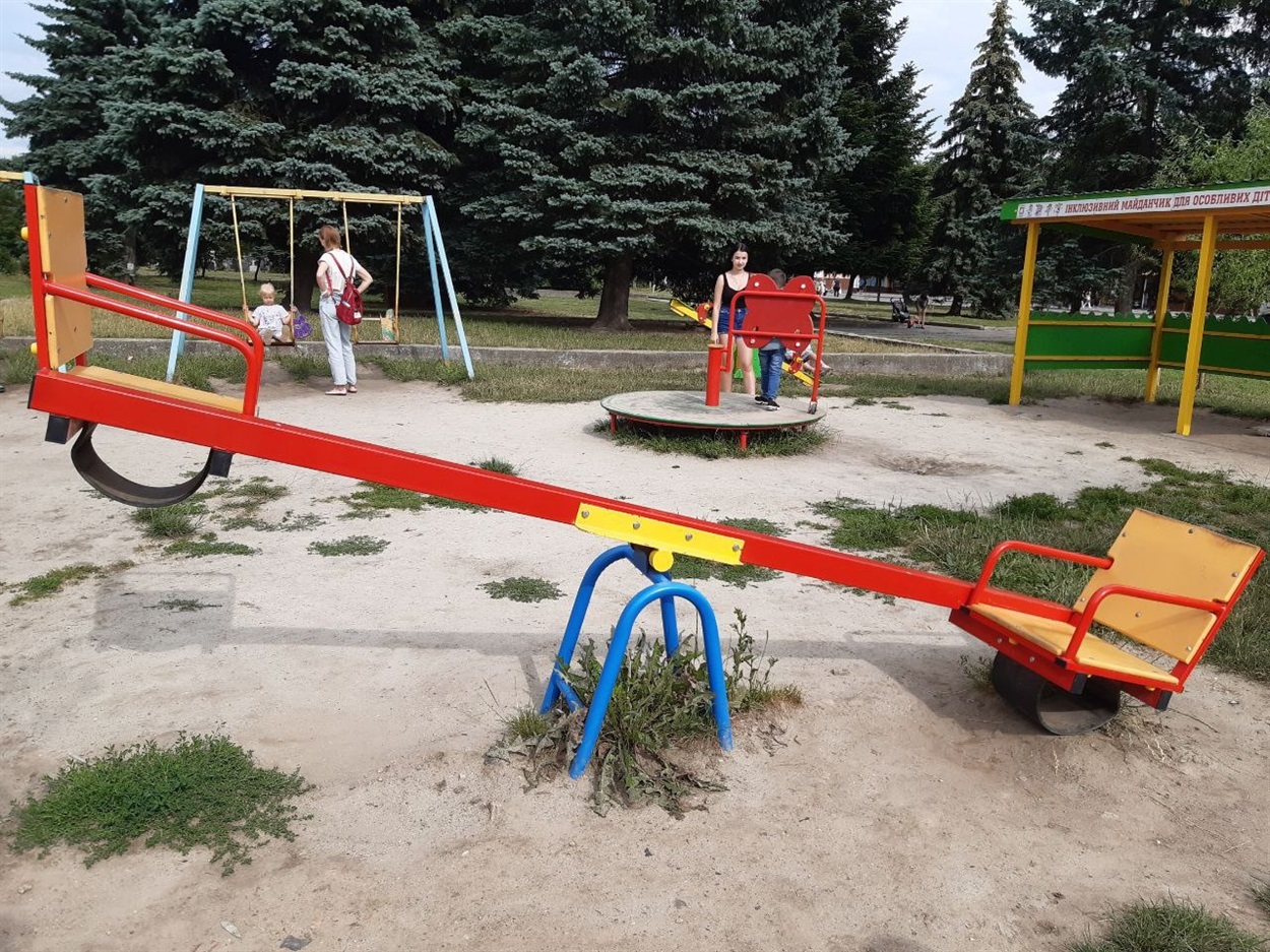 На ньому завжди людно