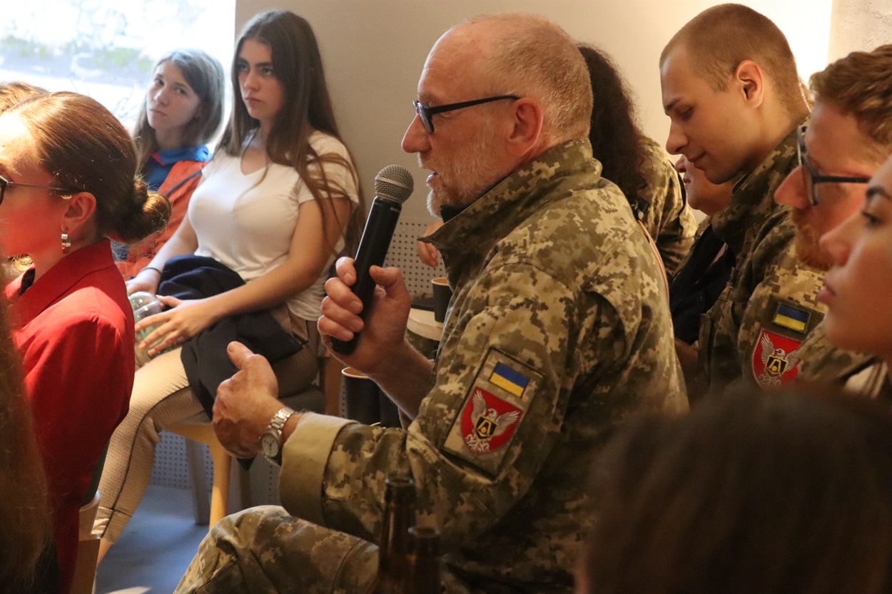 Українські військові на зустрічі з Юрієм Іздриком