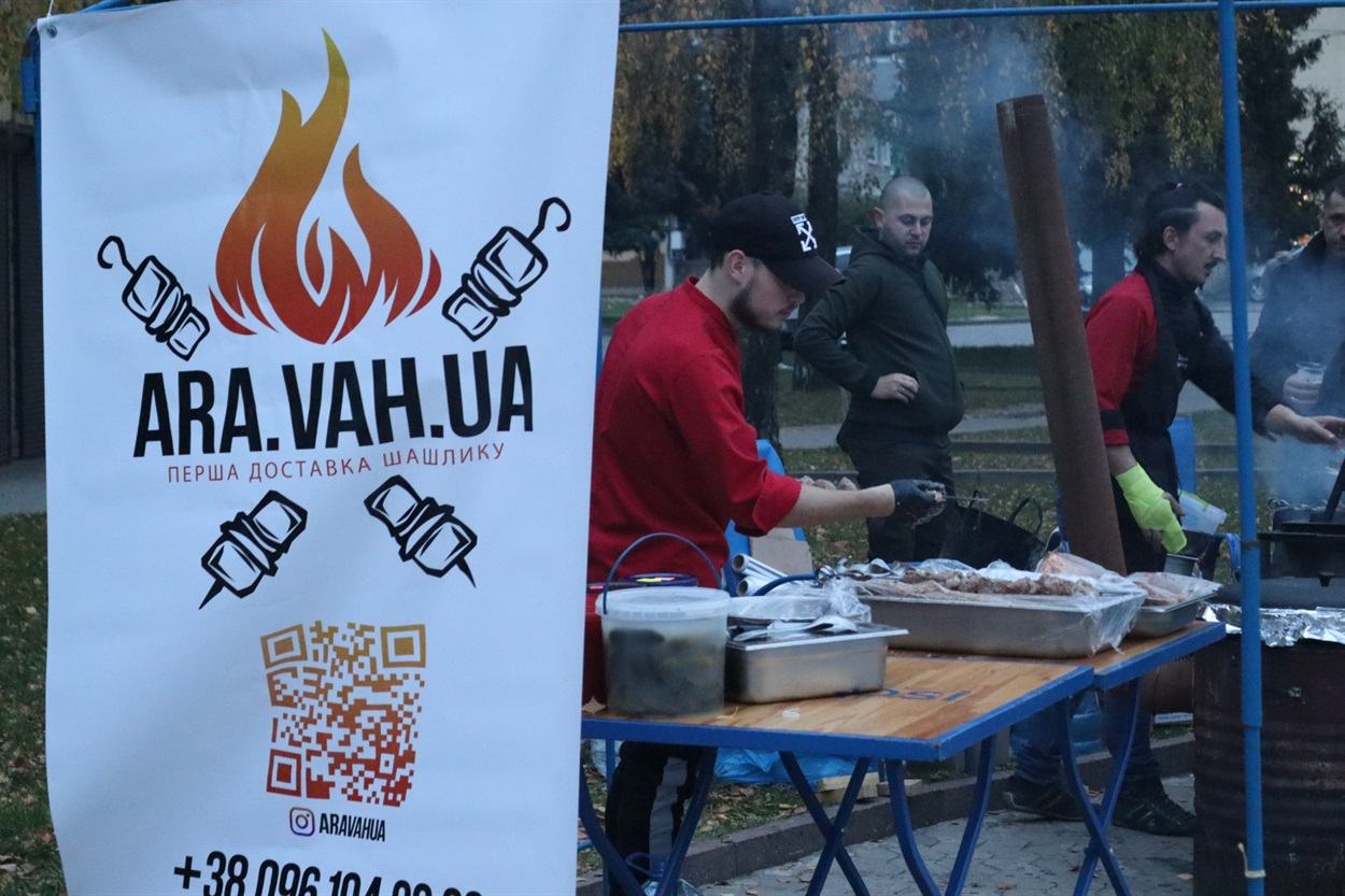 Гарячі закуски, які продавали поблизу сцени
