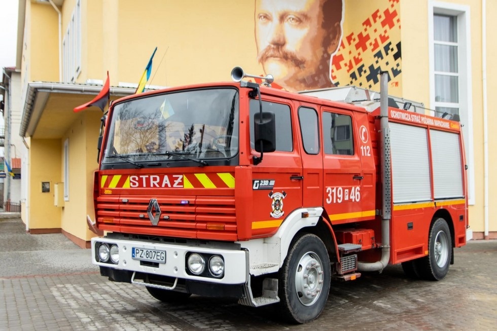 Пожежний автомобіль в допомогу військовим