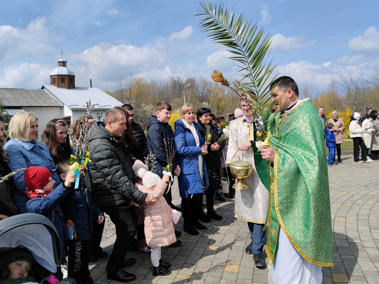 Освячення верби, зібраної молодіжною спільнотою 