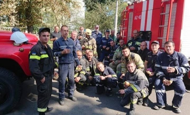 Пожежники коло обвалу будинку на Грушевського у Дрогобичі