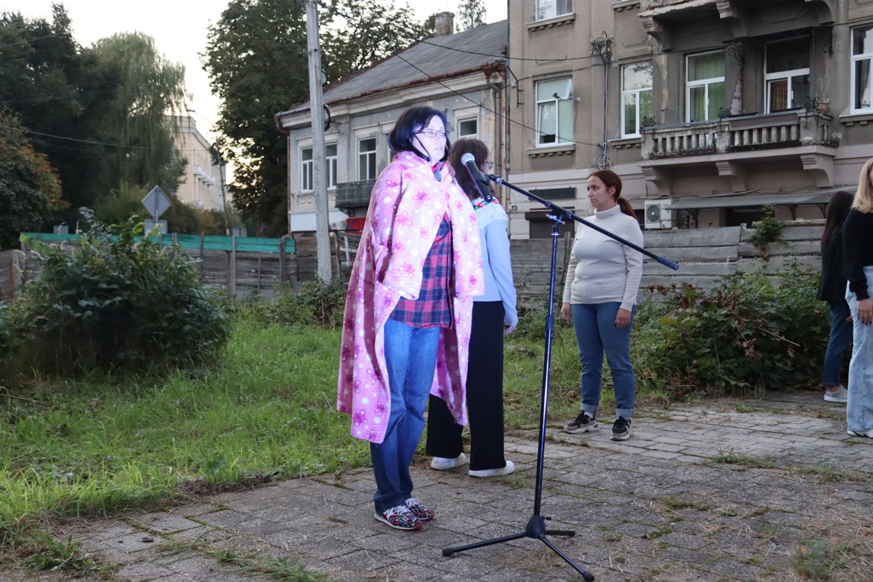 Загорнутись в історію та емоції