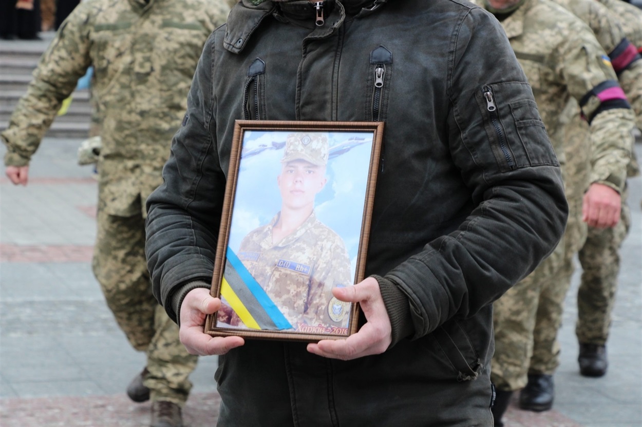 Фото з похорону військового.
