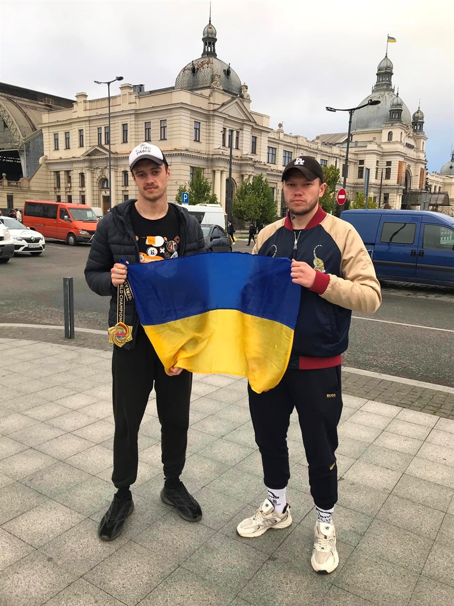 Орест із братом і тренером Олегом.