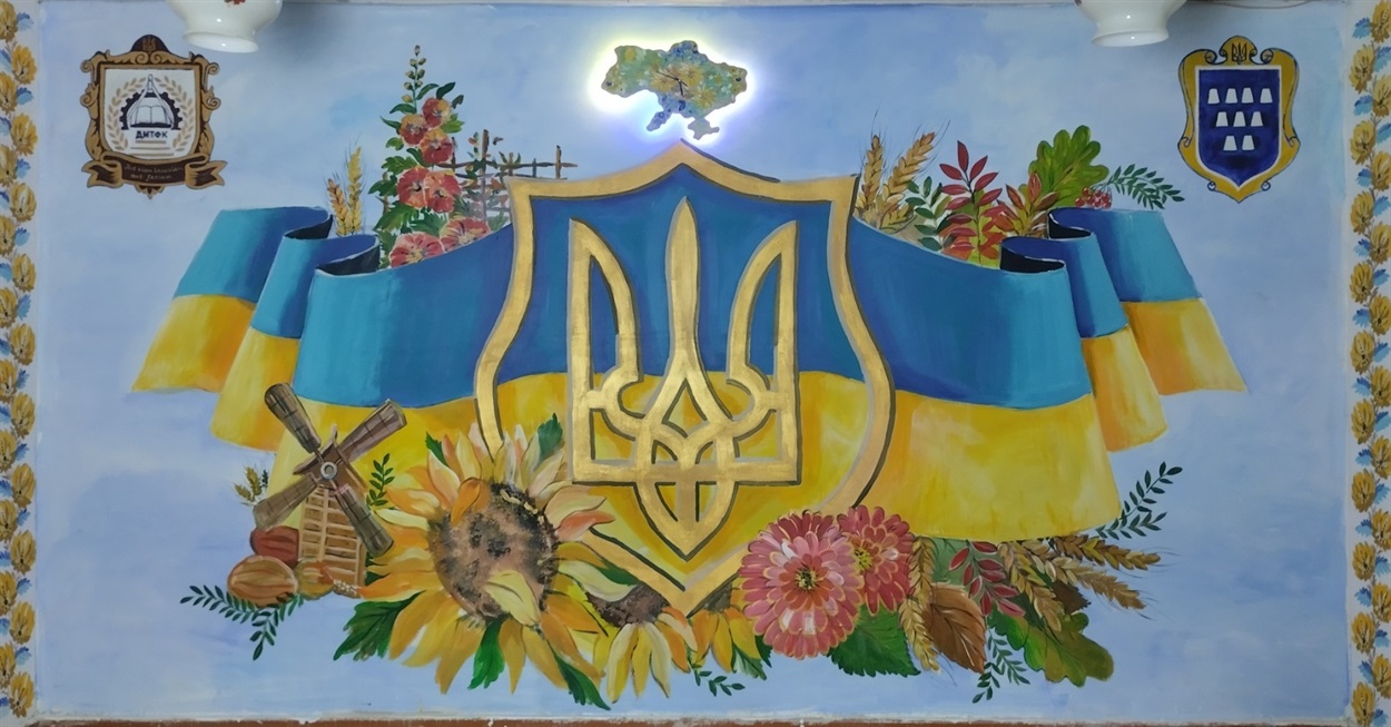 Стінопис у гуртожитку коледжа