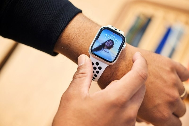 https://comfy.ua/ua/smart-watches/brand__apple/