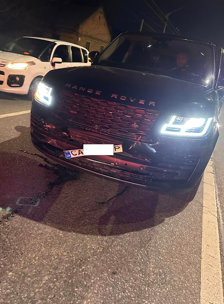 Порушник уу своєму автомобілі Range Rover
