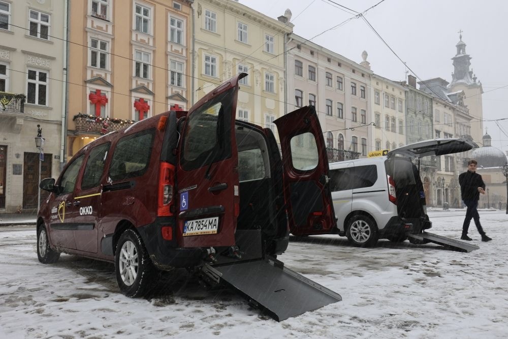 Соціальне таксі у Львові