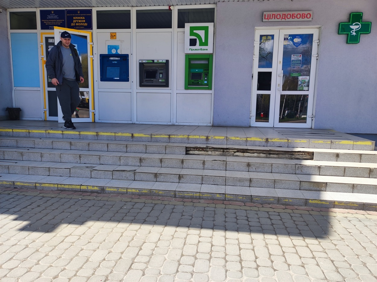 Сходи поліклініки довіри не викликають