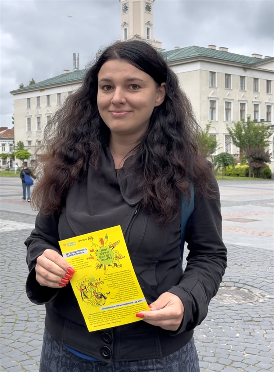 Акція розпочалася біля лого-лавки