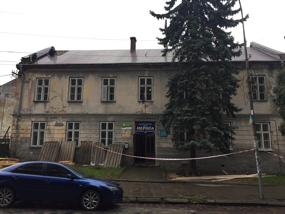 Заміна даху Будинку вчителя