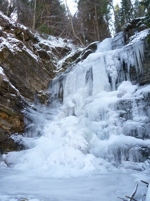 Водоспад Лазний взимку