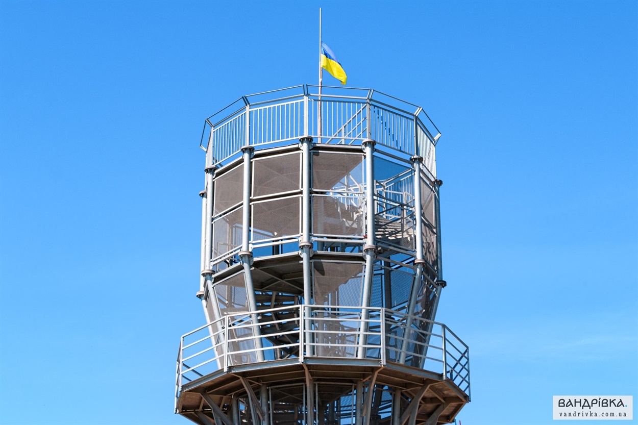 Висота вежі - 15 м