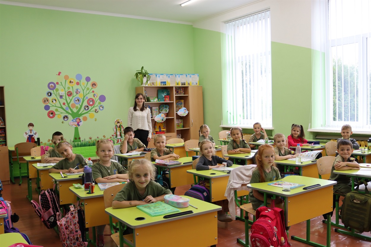 Учні 1-А з класним керівником