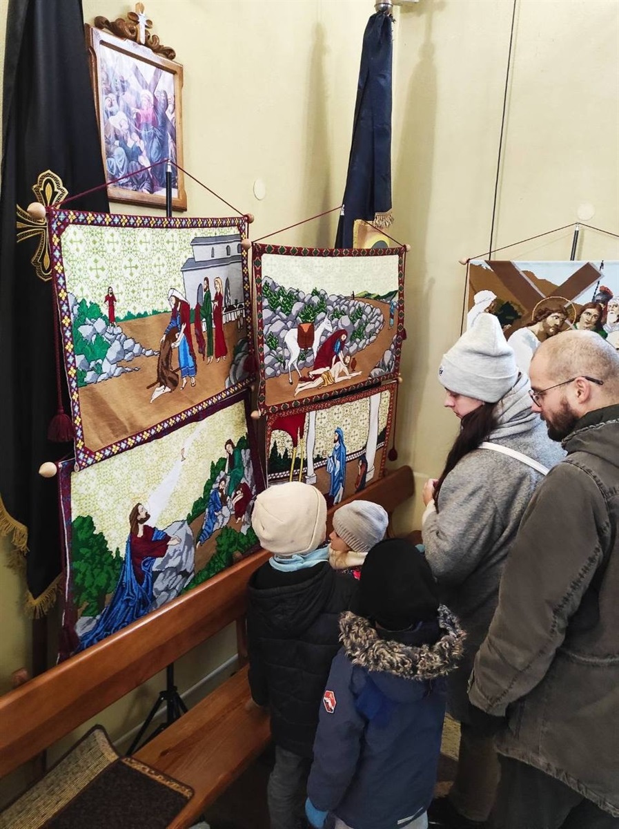 Вишивальник працює по 12 годин на день