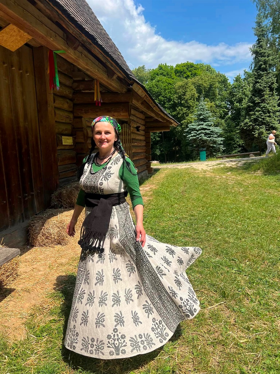 Сукня з орнаментом папороті