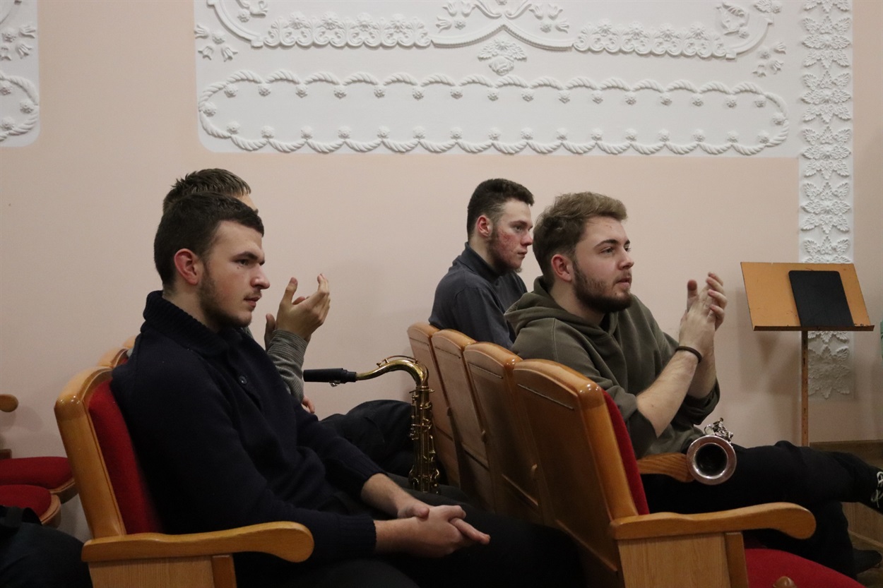 Учасники майстер-класу самотужки вигравали ритм