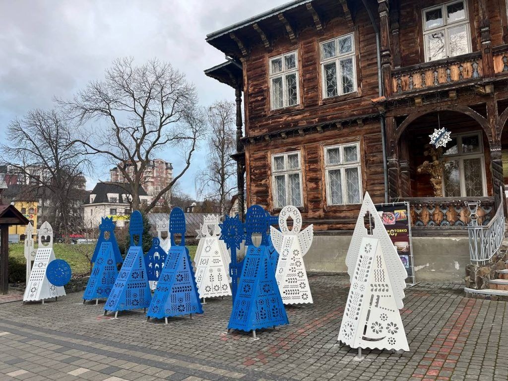 Різдвяні декорації у Трускавці