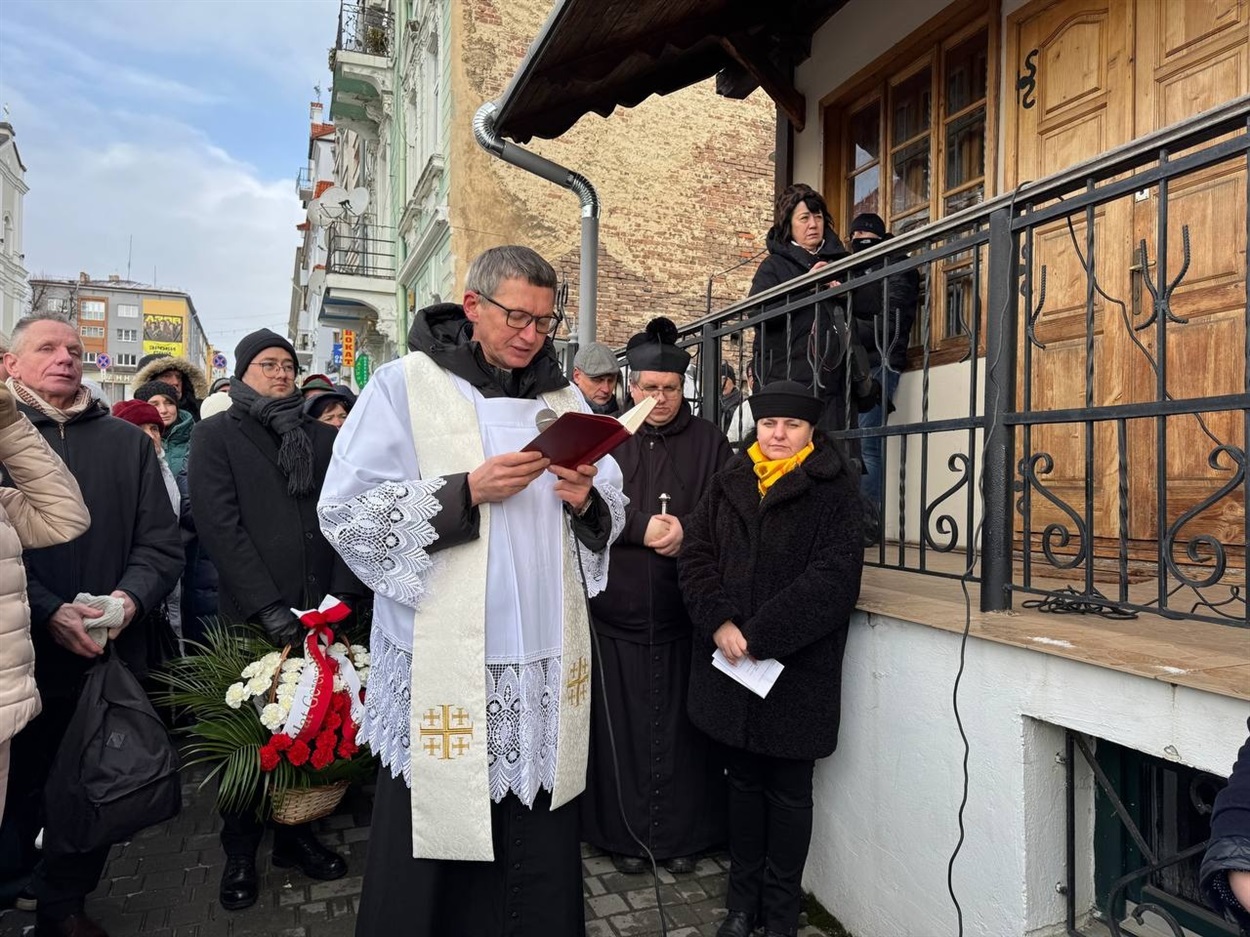 Освячення меморіальної таблиці