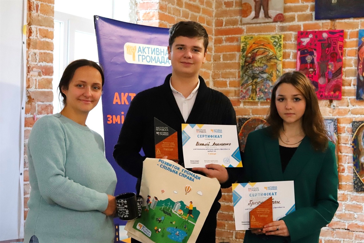 Христина та Віктор - переможці Регіонального дебатного турніру від "Активної Громади"