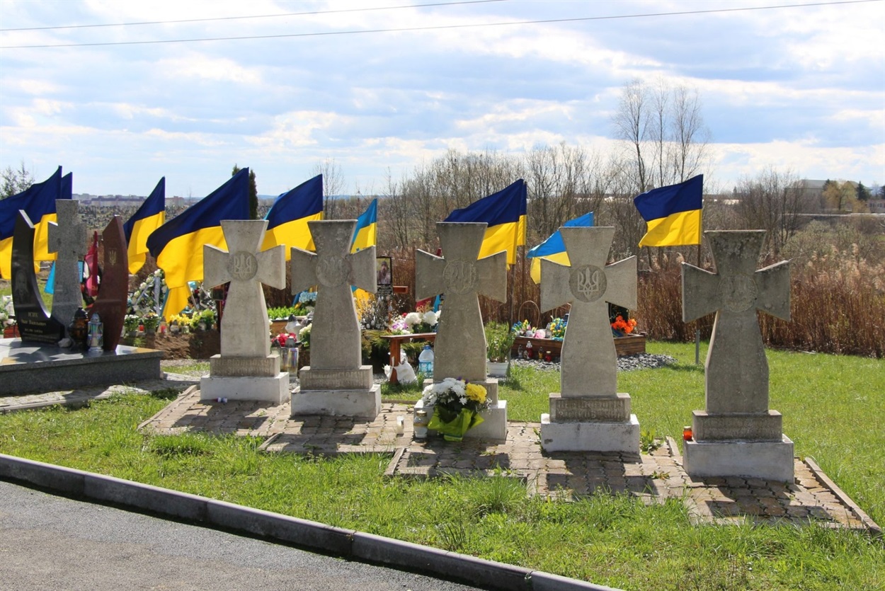 Алея Слави на кладовищі зараз