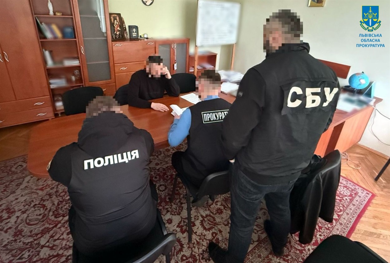 Оголошення підозри членах організованної групи