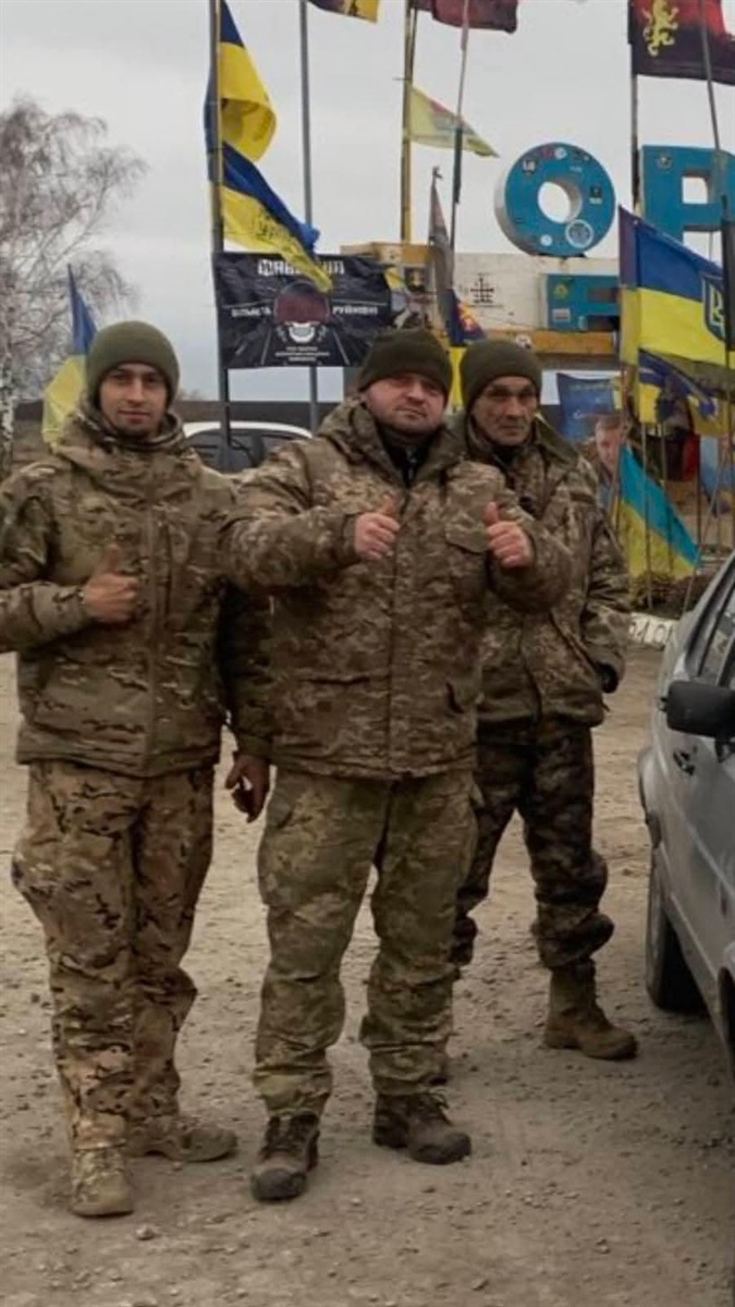 Роман з побратимами