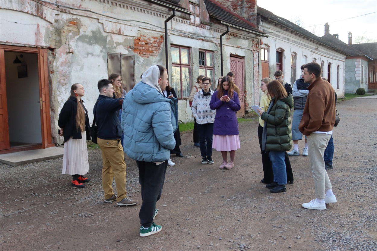 Учасники зустрічі прогулялися територією Дрогобицької солеварні