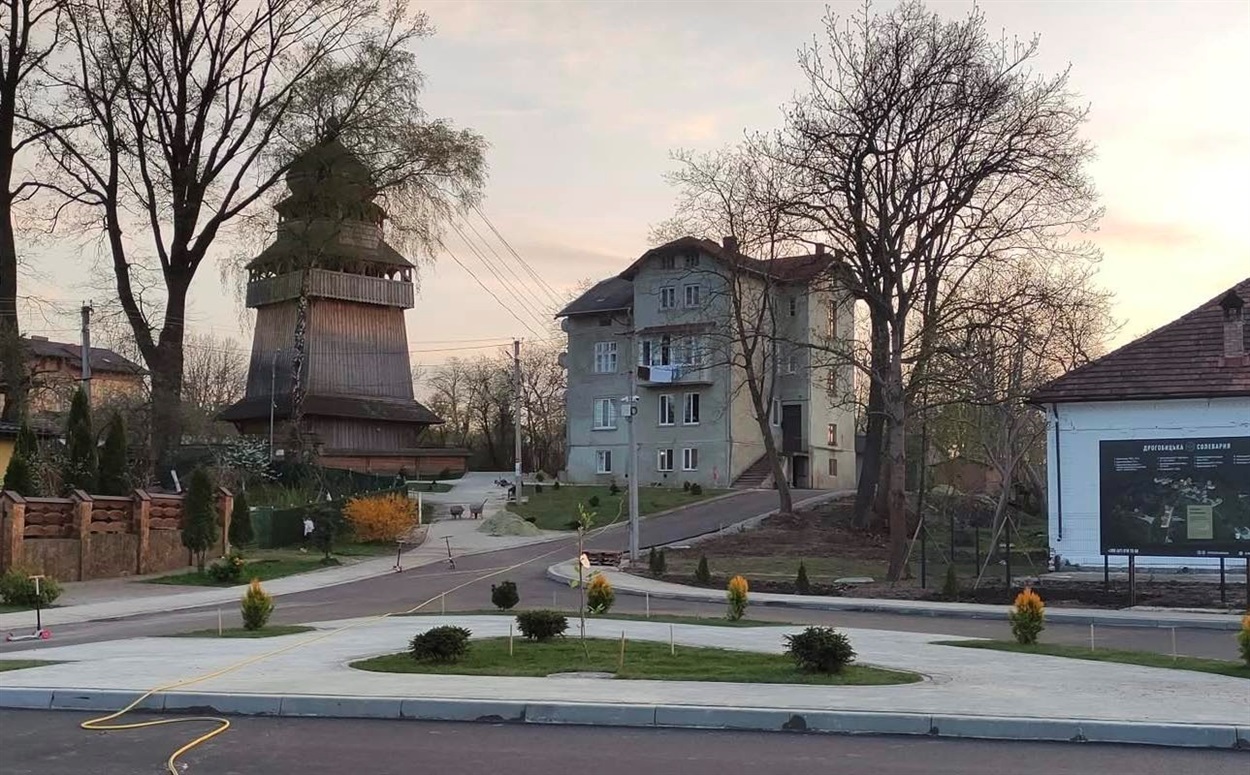Оновлена площа Святого Юра