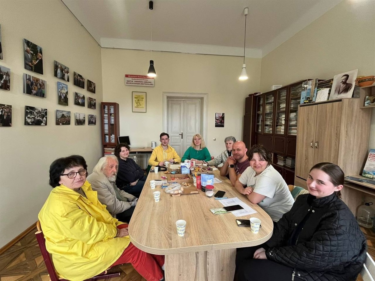 Науковими модераторами виступають Володимир Возняк і Віра Лімонченко