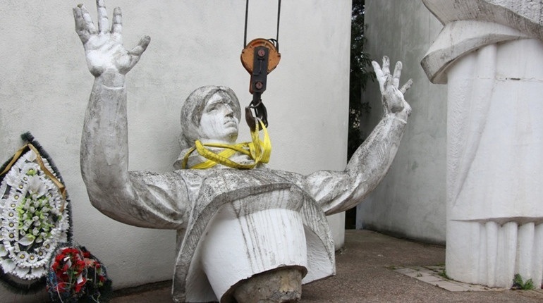 Демонтаж "Вічного вогню"