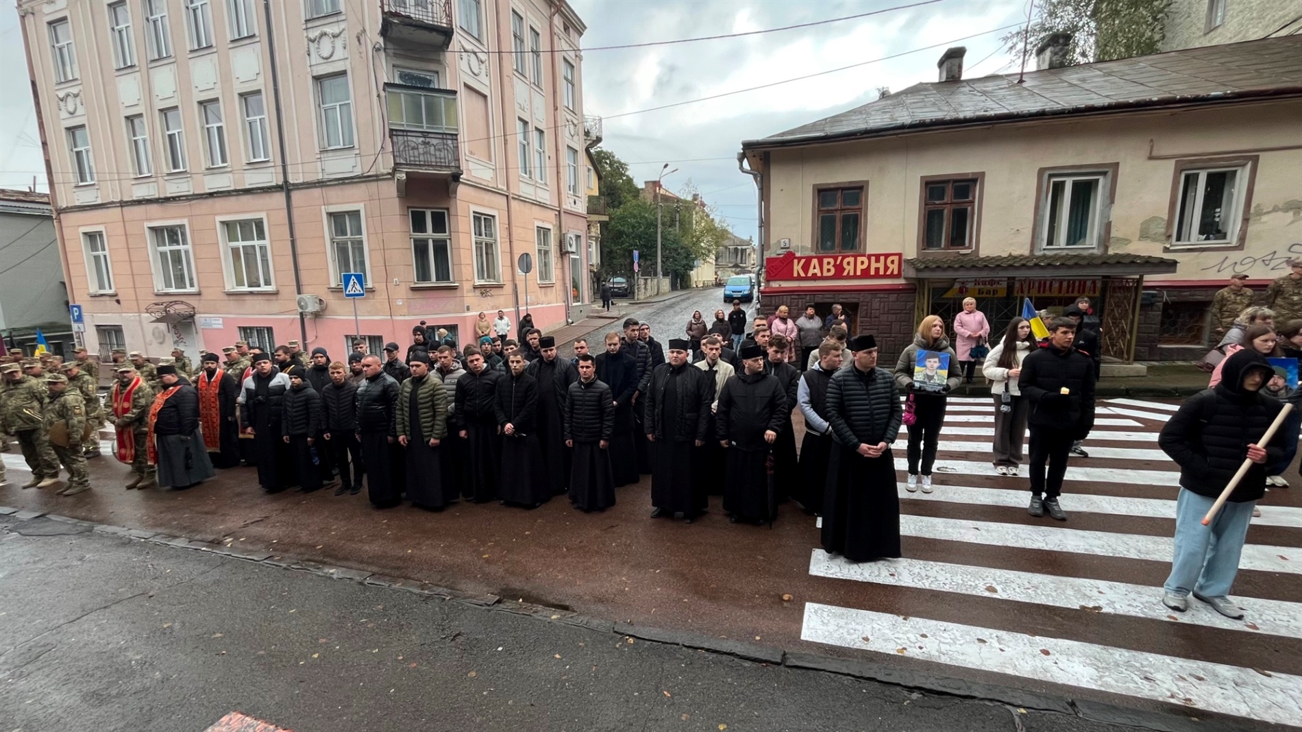В пам’ять про загиблих захисників громади вулицями Дрогобича пройшла смолоскипна хода