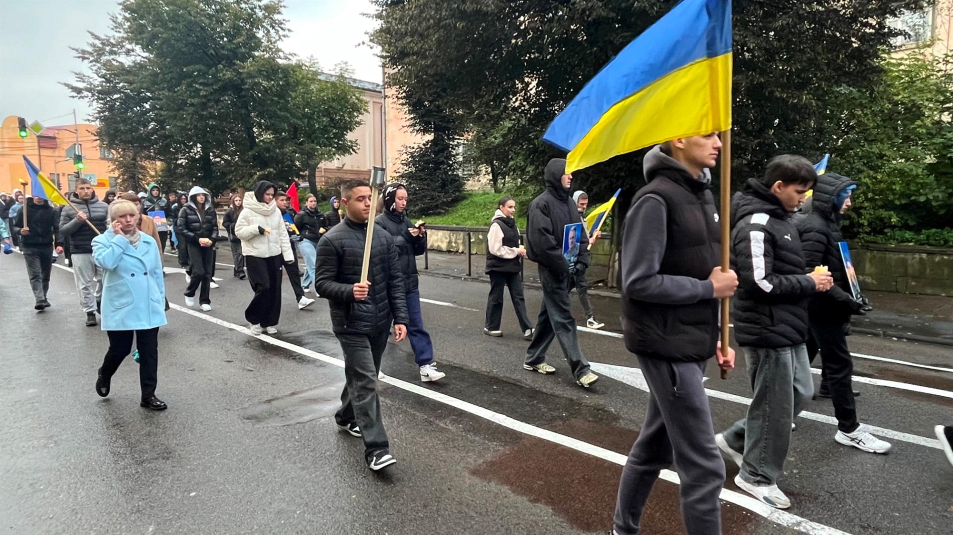 В пам’ять про загиблих захисників громади вулицями Дрогобича пройшла смолоскипна хода