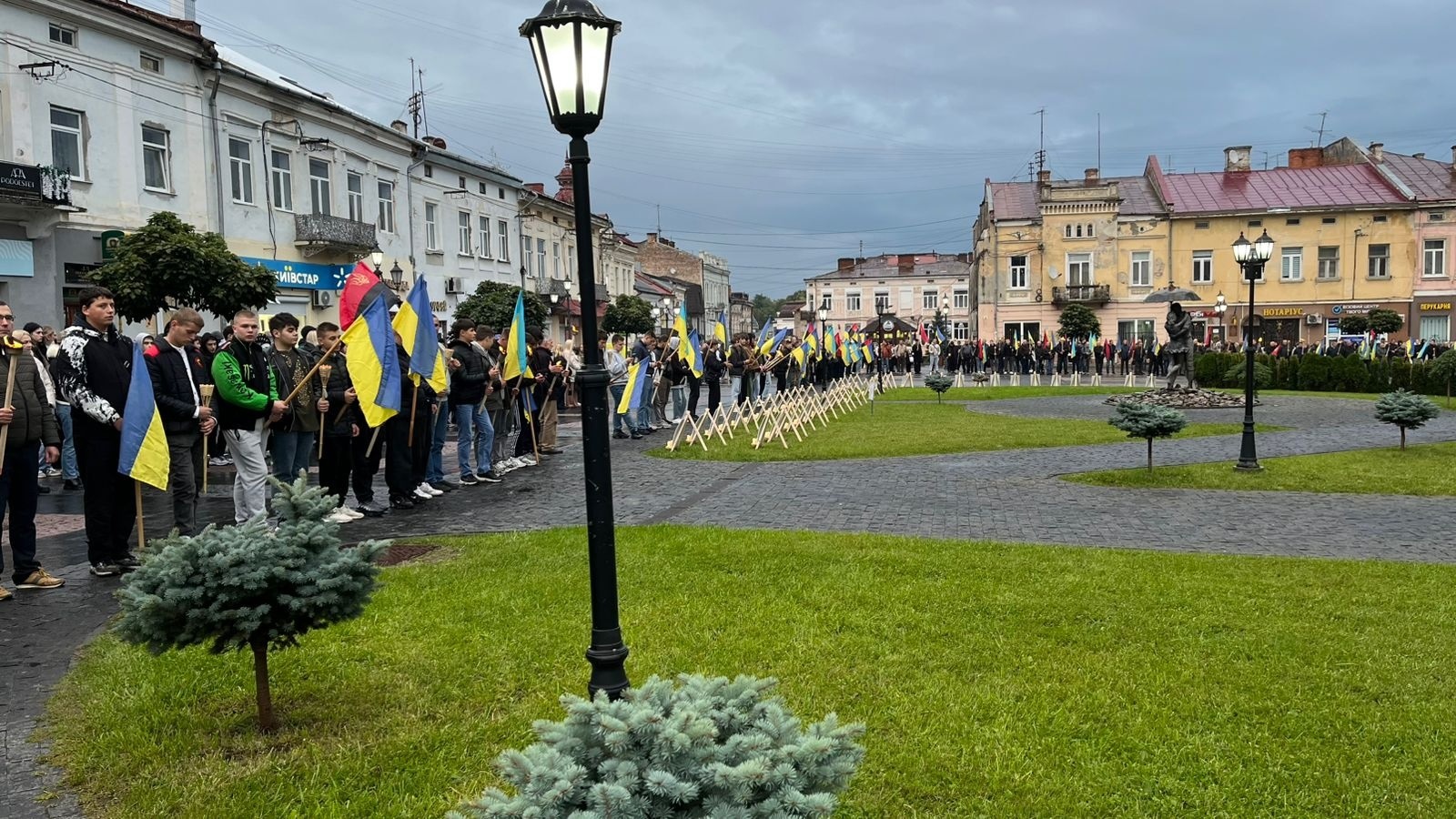 В пам’ять про загиблих захисників громади вулицями Дрогобича пройшла смолоскипна хода