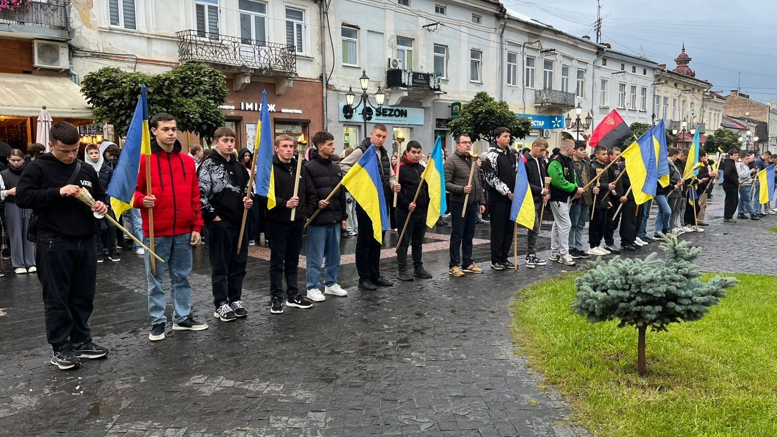 В пам’ять про загиблих захисників громади вулицями Дрогобича пройшла смолоскипна хода