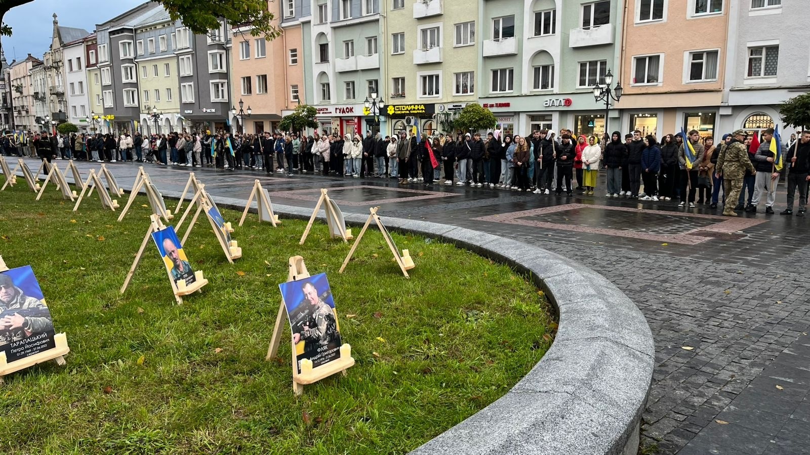 В пам’ять про загиблих захисників громади вулицями Дрогобича пройшла смолоскипна хода