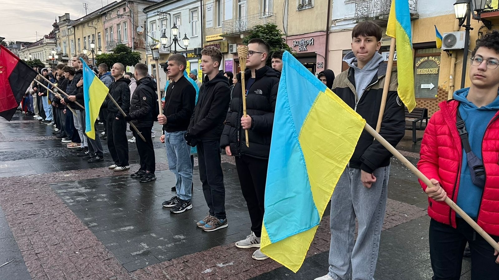 В пам’ять про загиблих захисників громади вулицями Дрогобича пройшла смолоскипна хода
