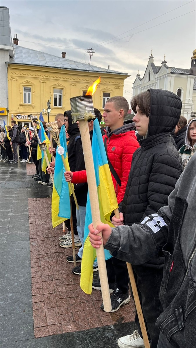 В пам’ять про загиблих захисників громади вулицями Дрогобича пройшла смолоскипна хода