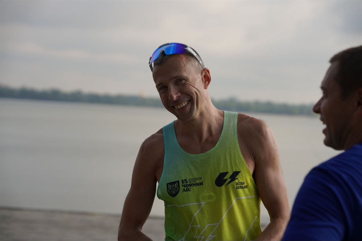 Попри травмування, Сергій продовжував бігти