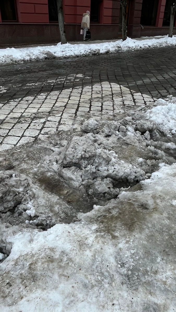 Дрогобич після першого снігу: яка ситуація на дорогах і тротуарах міста