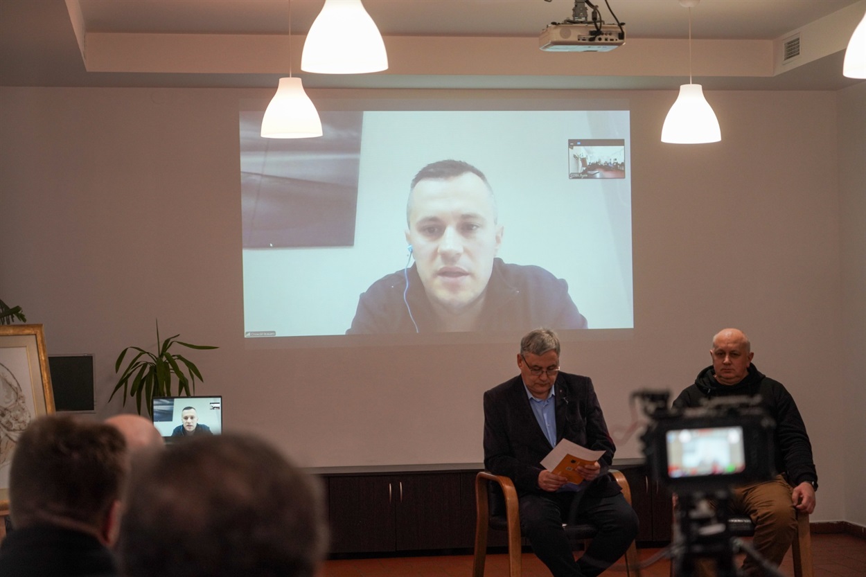 Олексій Івашин (на екрані) - координатор ГВР