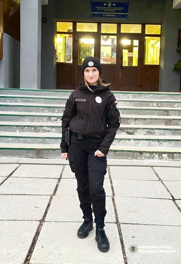 У Трускавці поліціянтка вилучила у десятикласника пневматичний пістолет