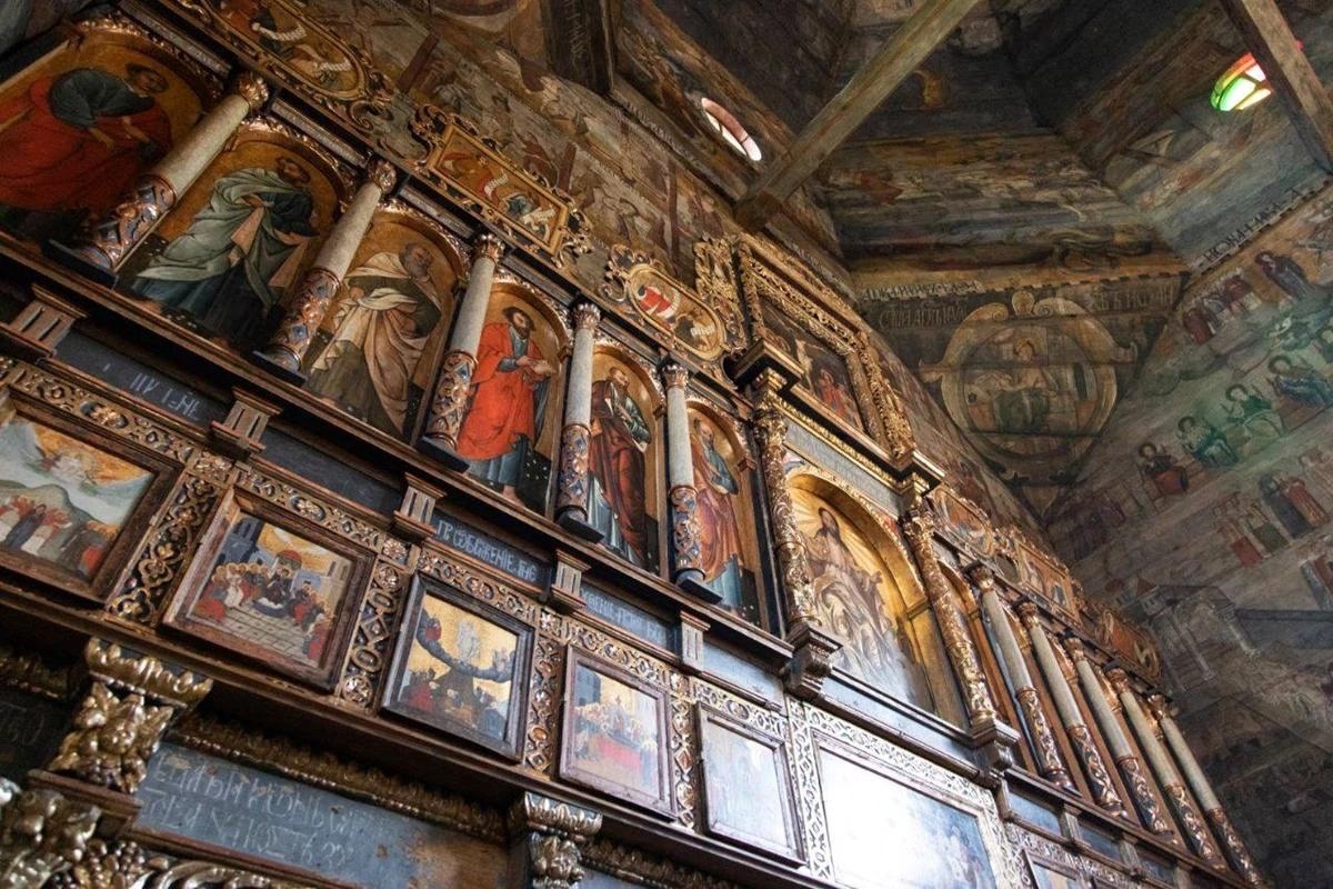 Відреставрований іконостас